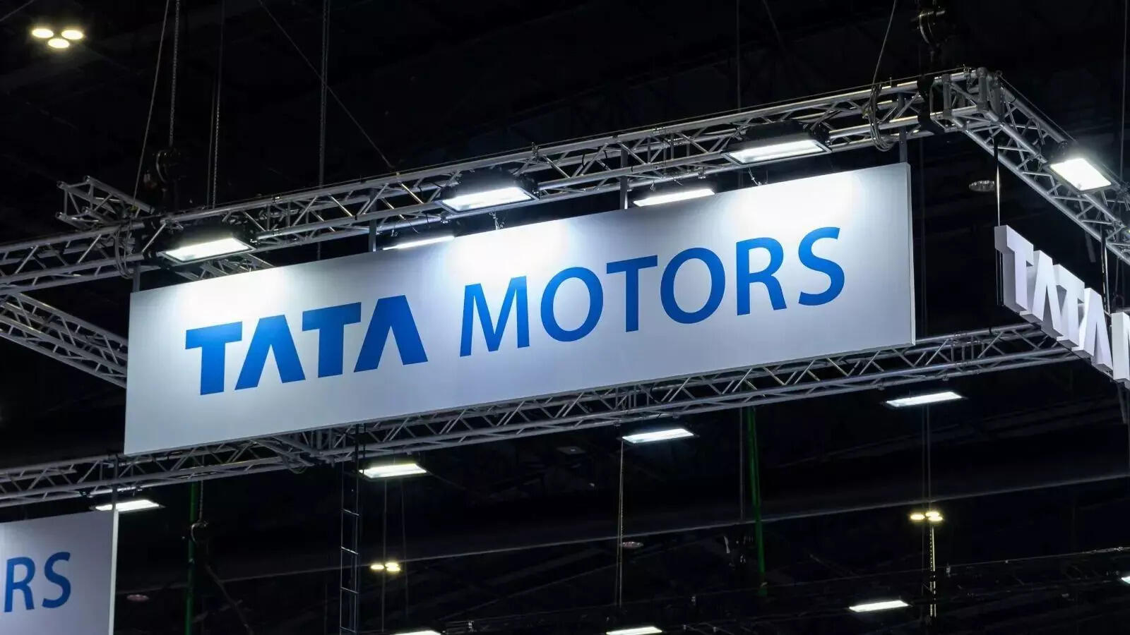 Power Guide: 7 Checks to Decide If Tata Motors Shares Are a Buy in 2026